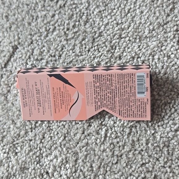 Roller Liner Benefit Black Eyeliner True Matte Liquid Eyeliner Mini .05ml - Picture 3 of 5